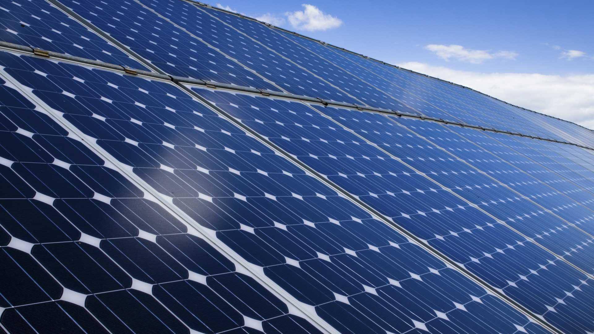 Installazione di pannelli solari in Valtellina