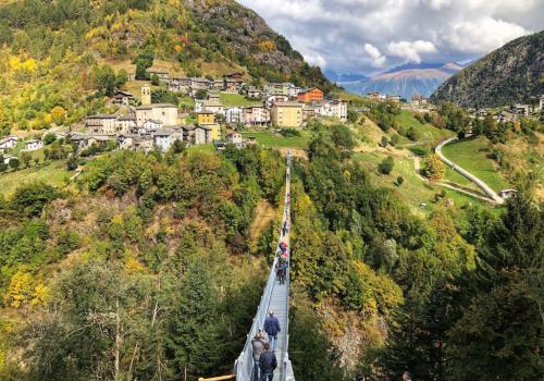 Il legno di Rainoldi Legnami diventa la base per il Ponte nel cielo: Immagine