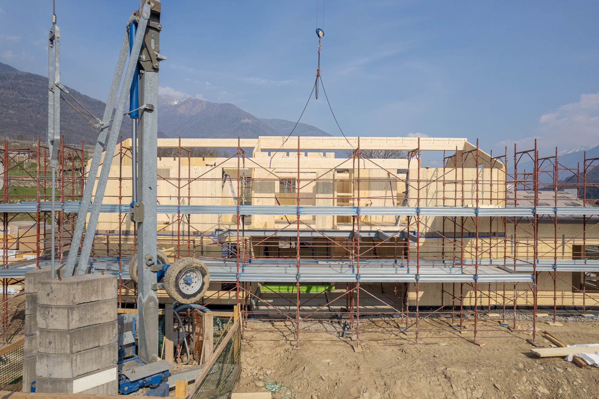 montaggio di casa prefabbricata in legno in provincia di sondrio