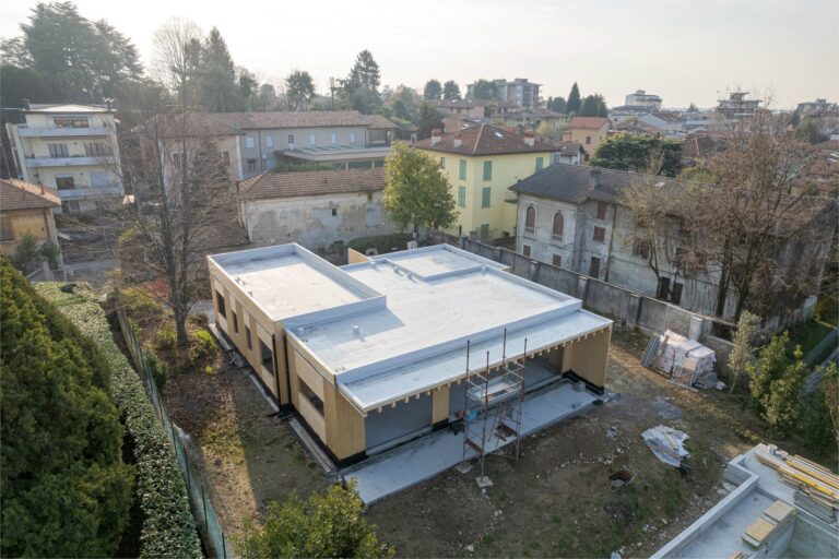 cantiere di casa in legno in provincia di Como in fase di realizzazione