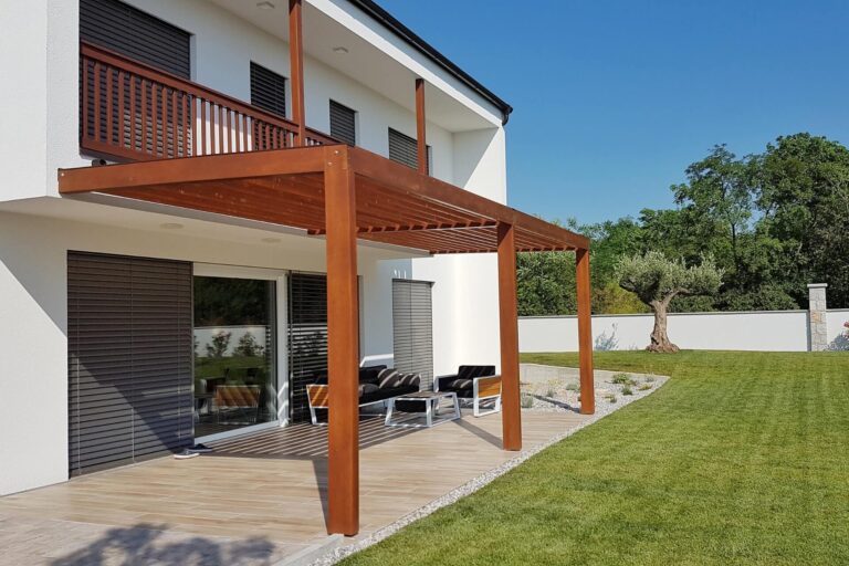 casa in legno prefabbricata in zona di mare